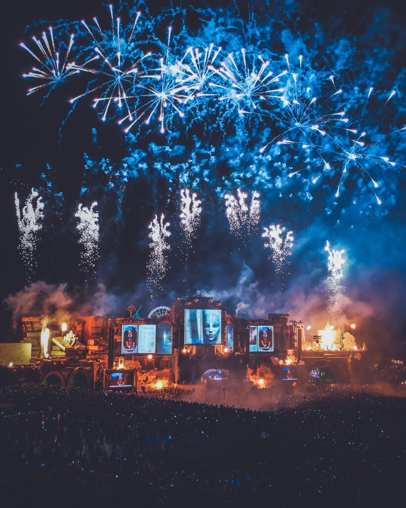 THE LIBRARY Tomorrowland Stage 