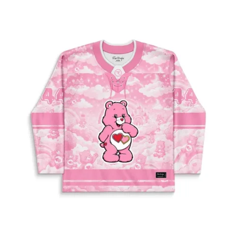 Pink pastel cloud-patterned jersey front featuring a cute cartoon bear holding heart shapes
