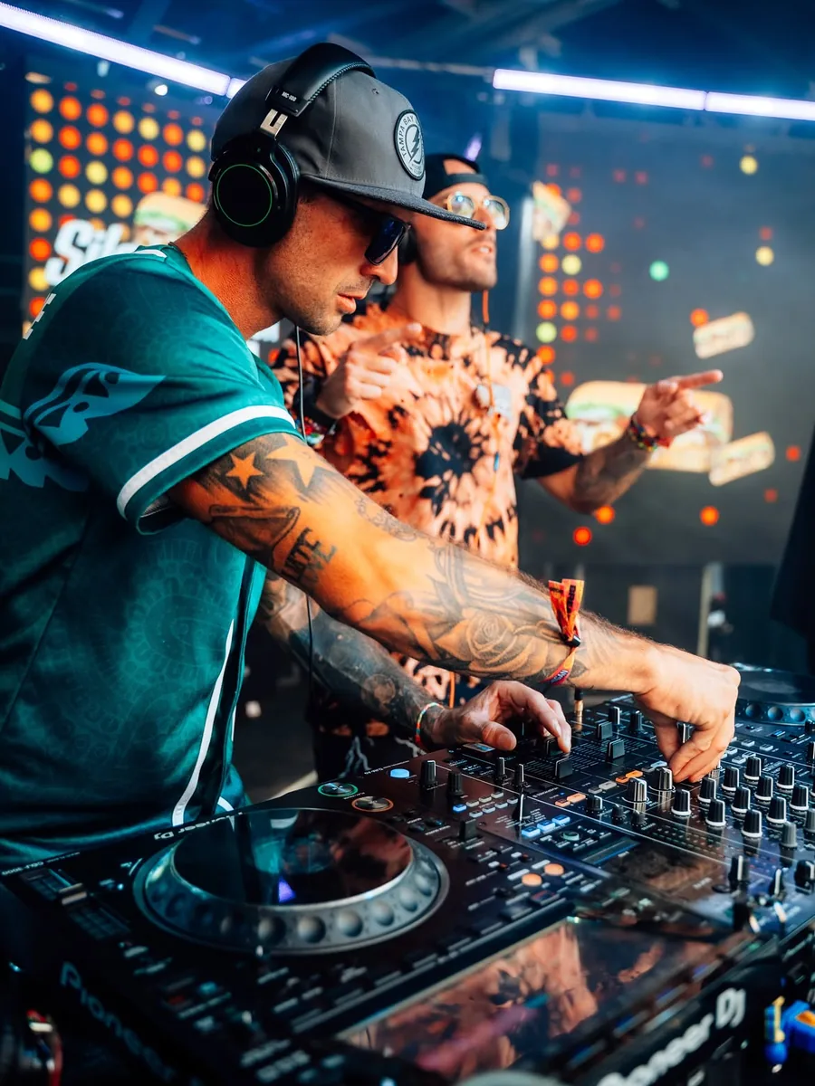 Masquerade performing at the decks in a teal jersey