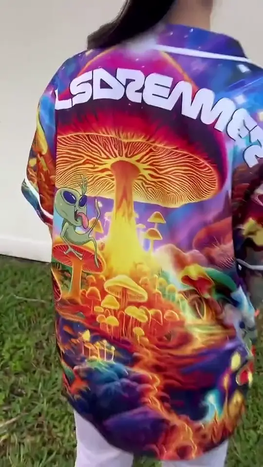 Raver wearing a psychedelic mushroom rave jersey